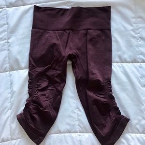 LuluLemon ebb to street cropped leggings